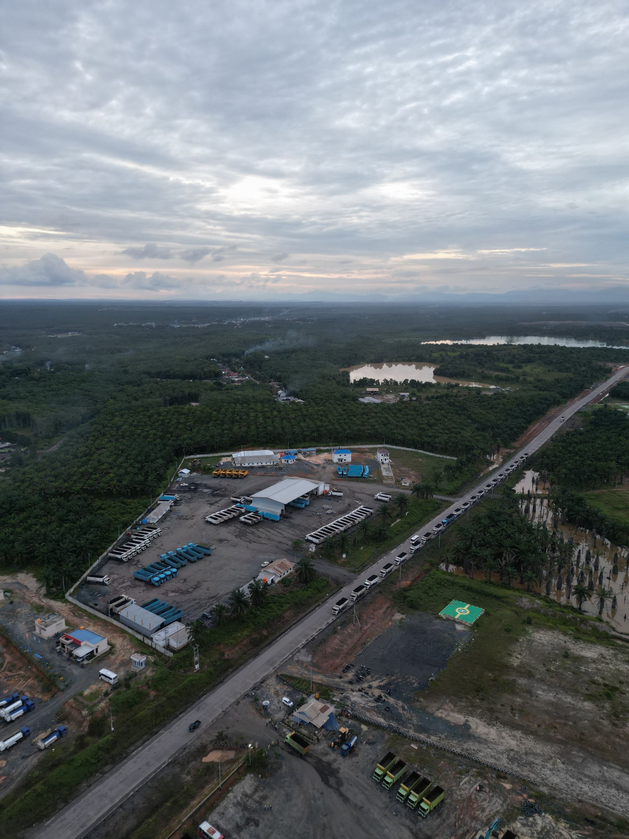 Pemandangan udara site dan basecamp LFN